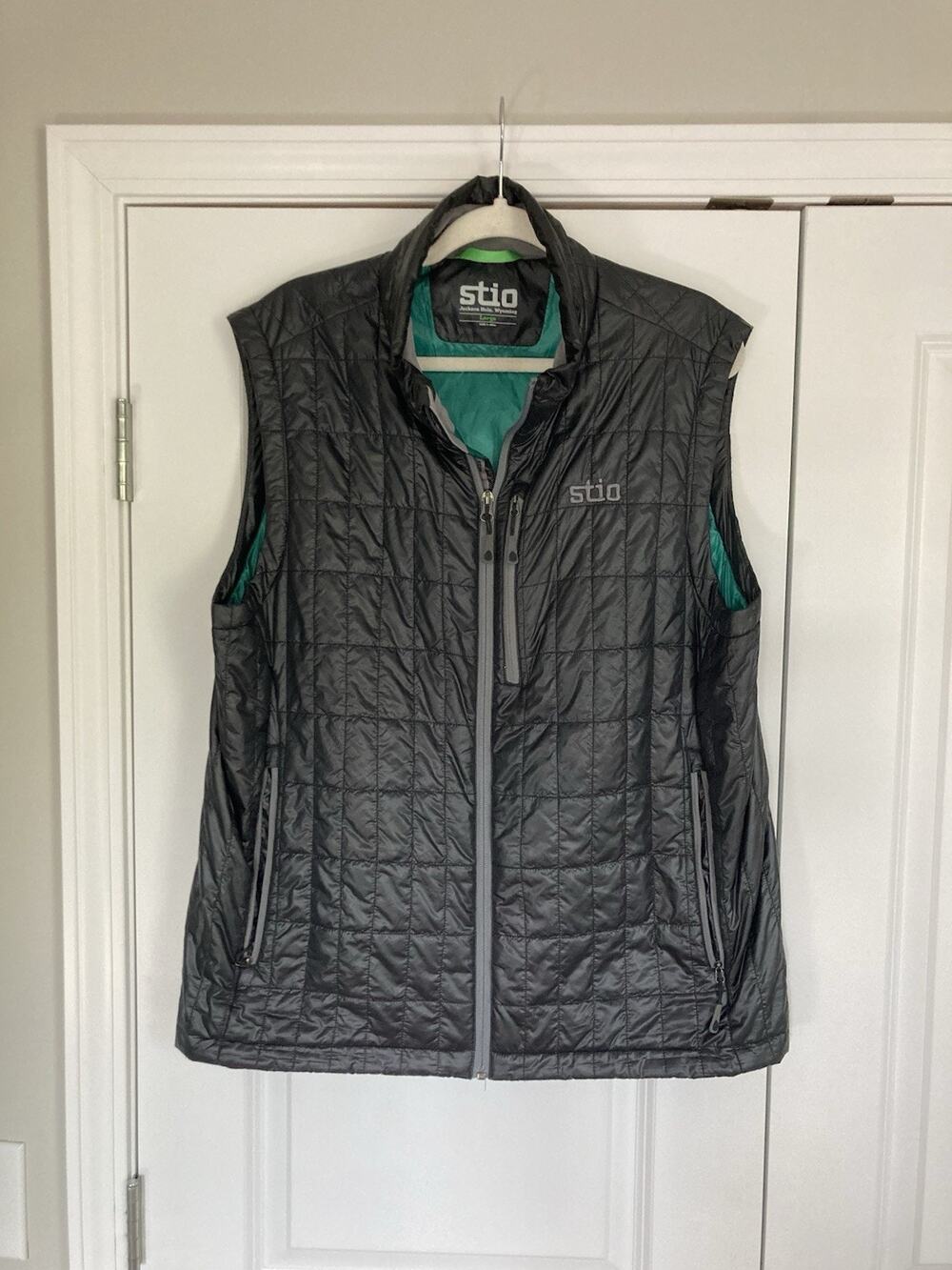 Stio Vest Mens Large Black Full Zip Logo Quilted Puffer Coat Hiking Outdoor